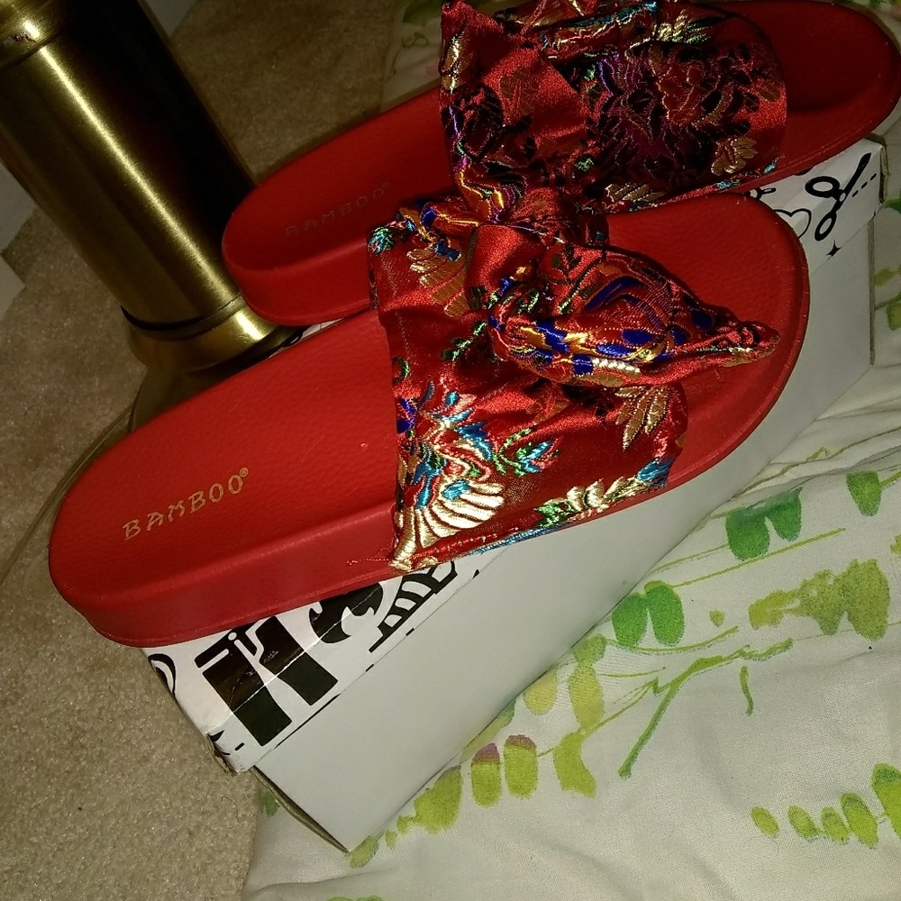 Red kimono fabric slides